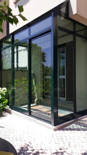 marquises caixilharia aluminio guardas em vidro coberturas